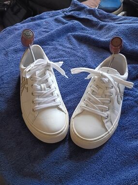 Calvin Klein White Low-Top Lace-Up Sneakers